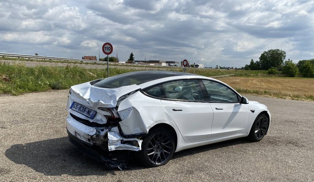 Tesla MODEL 3 5YJ3 Carte Grise Française endommagée - Avtomobil: slika 4 Tesla MODEL 3 5YJ3 Carte Grise Française endommagée - Avtomobil: slika 4