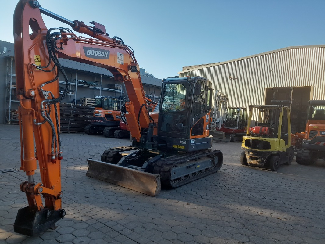 Doosan DX85R-3 - Bager: slika 1 Doosan DX85R-3 - Bager: slika 1