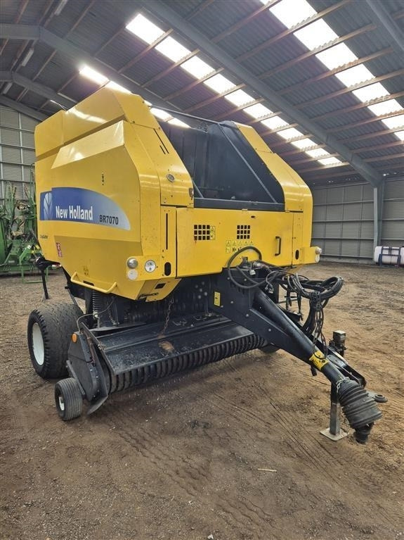 New Holland BR7070 med rotorsnitter Snitter - Balirka za okrogle bale: slika 2 New Holland BR7070 med rotorsnitter Snitter - Balirka za okrogle bale: slika 2
