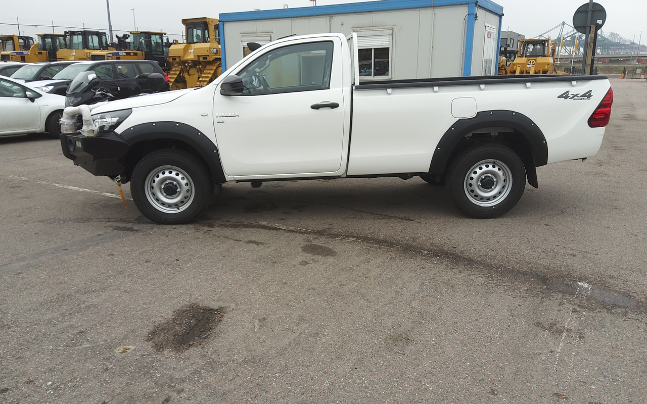 Toyota Hilux / Revo RHD Pick-up single Cab 2.8L Diesel Manual - Avtomobil: slika 3 Toyota Hilux / Revo RHD Pick-up single Cab 2.8L Diesel Manual - Avtomobil: slika 3