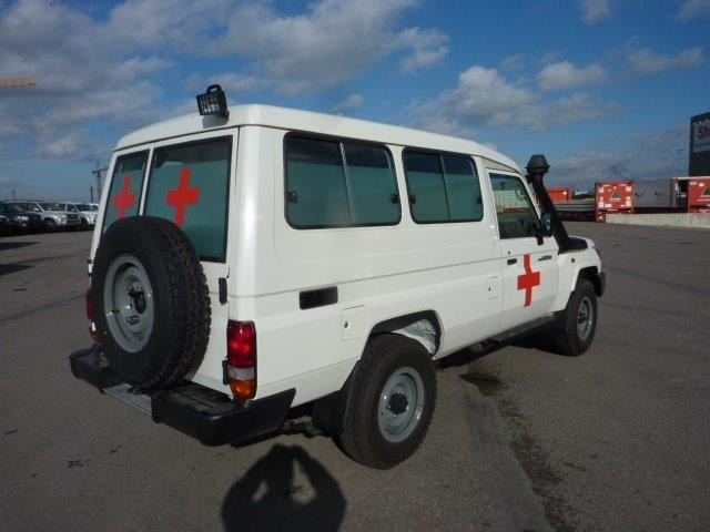Nov Avtomobil Toyota Land Cruiser 78 Metal top hzj 78 ambulance 4.2L Diesel Manual: slika 9