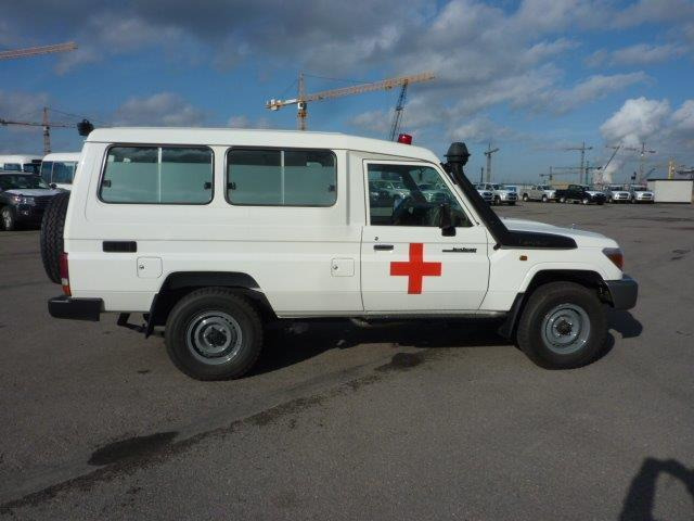 Toyota Land Cruiser 78 Metal top hzj 78 ambulance 4.2L Diesel Manual - Avtomobil: slika 5 Toyota Land Cruiser 78 Metal top hzj 78 ambulance 4.2L Diesel Manual - Avtomobil: slika 5