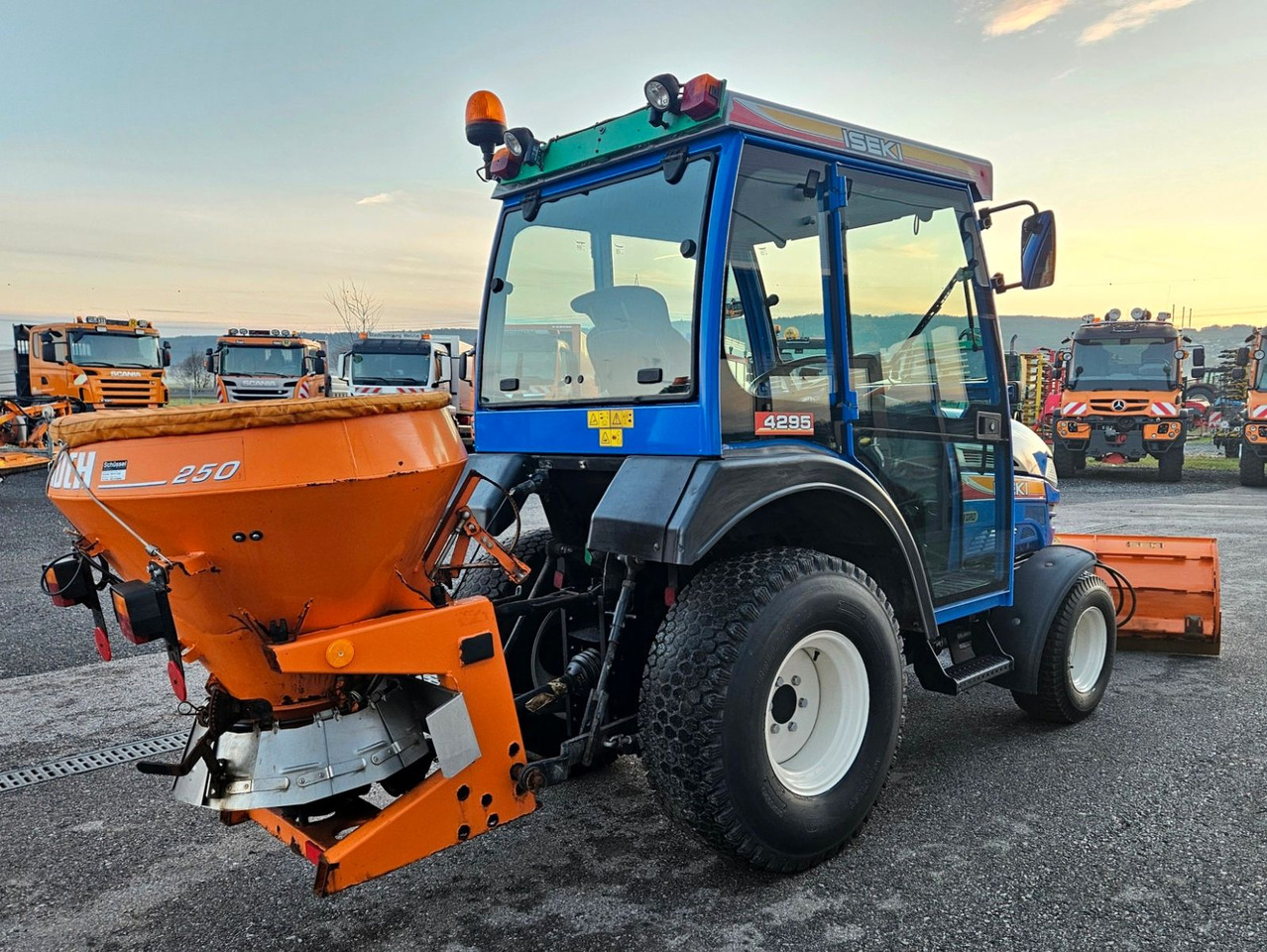 Iseki TH4295 AHL 4x4 Hydro Winterdienst - Traktor: slika 5 Iseki TH4295 AHL 4x4 Hydro Winterdienst - Traktor: slika 5