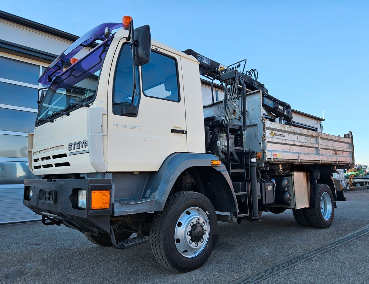MAN LE 14.250 4x4 HIAB 077BS-2 Kran Greifer - Tovornjak prekucnik, Tovornjak z dvigalom: slika 4 MAN LE 14.250 4x4 HIAB 077BS-2 Kran Greifer - Tovornjak prekucnik, Tovornjak z dvigalom: slika 4