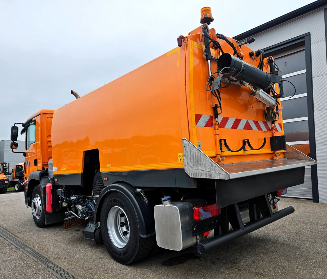 MAN TGM 18.250 Euro6 BROCK SL200 L+R Aufbaumotor - Vozilo za pometanje: slika 3 MAN TGM 18.250 Euro6 BROCK SL200 L+R Aufbaumotor - Vozilo za pometanje: slika 3