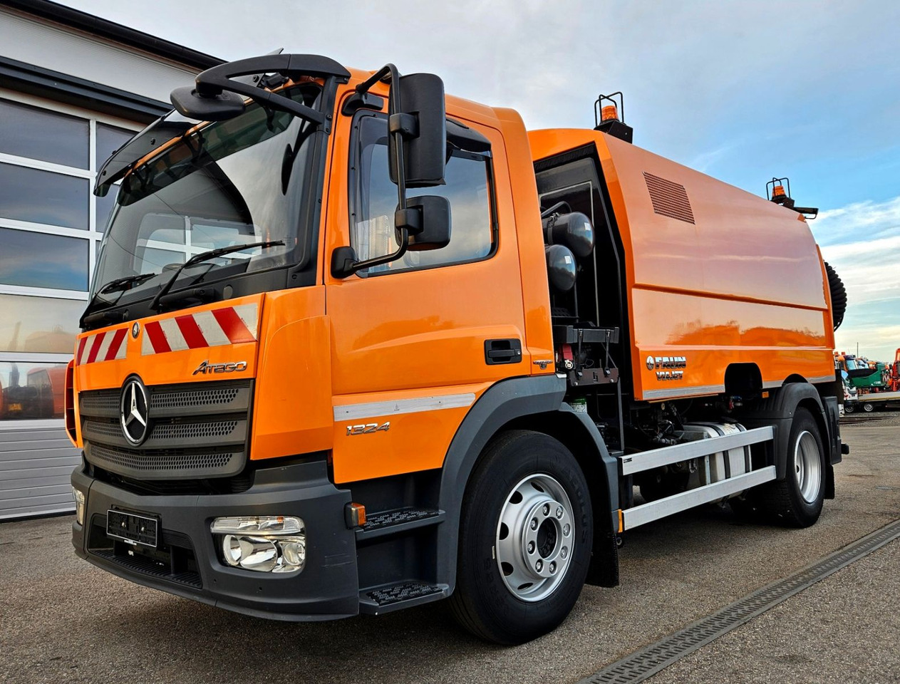 Mercedes-Benz Atego 1324 Euro6 FAUN Viajet 6 Aufbaumotor - Vozilo za pometanje: slika 4 Mercedes-Benz Atego 1324 Euro6 FAUN Viajet 6 Aufbaumotor - Vozilo za pometanje: slika 4