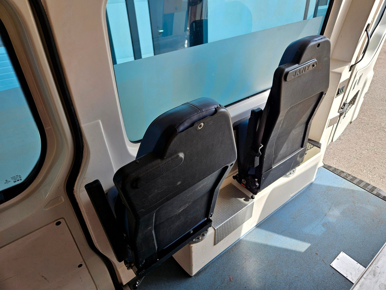 Reševalno vozilo Volkswagen CRAFTER TDI Ambulance RTW L2H2 DLOUHY: slika 21