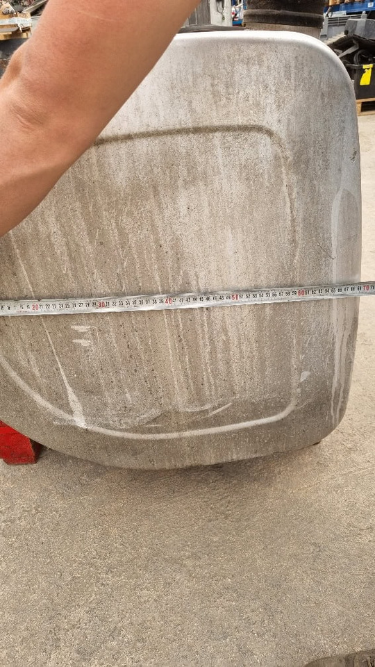 Serbatoio Volvo 570 lt - Rezervoar za gorivo za Gradbeni stroj: slika 4 Serbatoio Volvo 570 lt - Rezervoar za gorivo za Gradbeni stroj: slika 4