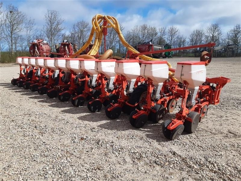 Maschio Gaspardo Manta XL 12 rk med PA1 fronttank - Sejalnica: slika 1 Maschio Gaspardo Manta XL 12 rk med PA1 fronttank - Sejalnica: slika 1