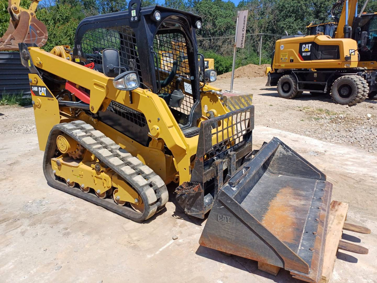 CAT 249D - Kompaktni nakladalnik na gosenicah: slika 2 CAT 249D - Kompaktni nakladalnik na gosenicah: slika 2