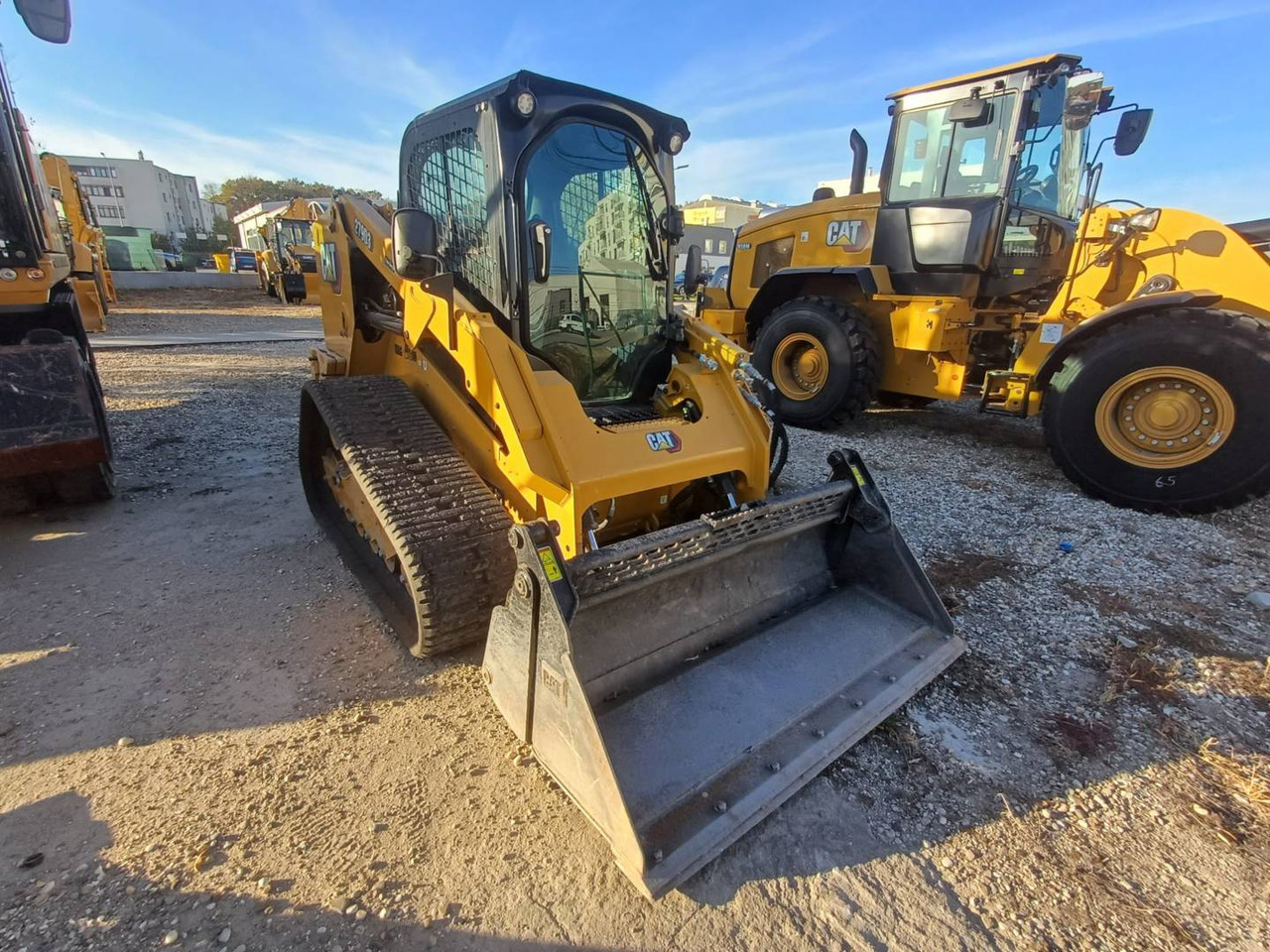 CAT 279D3 - Kompaktni nakladalnik na gosenicah: slika 2 CAT 279D3 - Kompaktni nakladalnik na gosenicah: slika 2