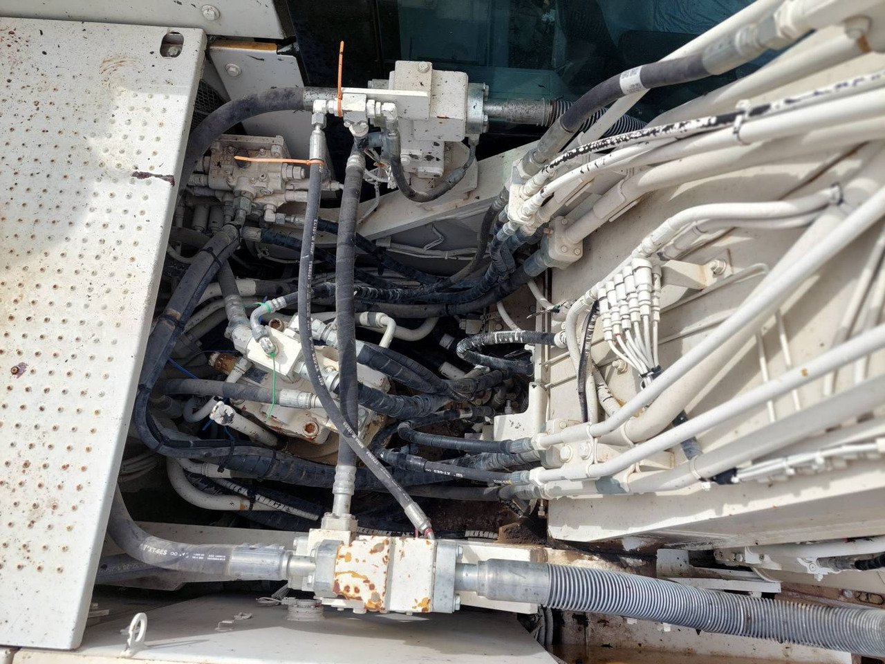 Bager goseničar CAT 326FL: slika 19