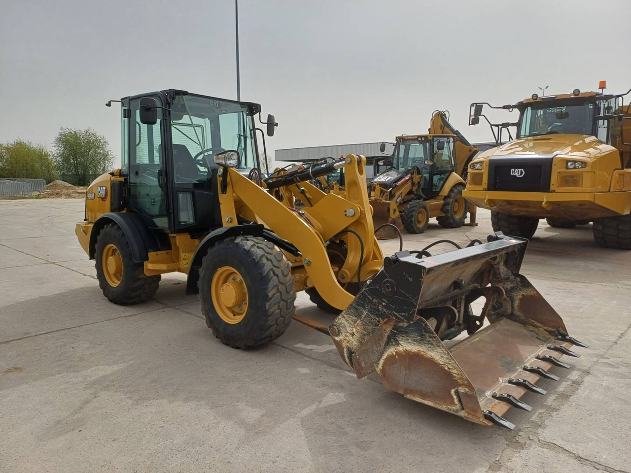 CAT 906 M - Kolesni nakladalec: slika 2 CAT 906 M - Kolesni nakladalec: slika 2