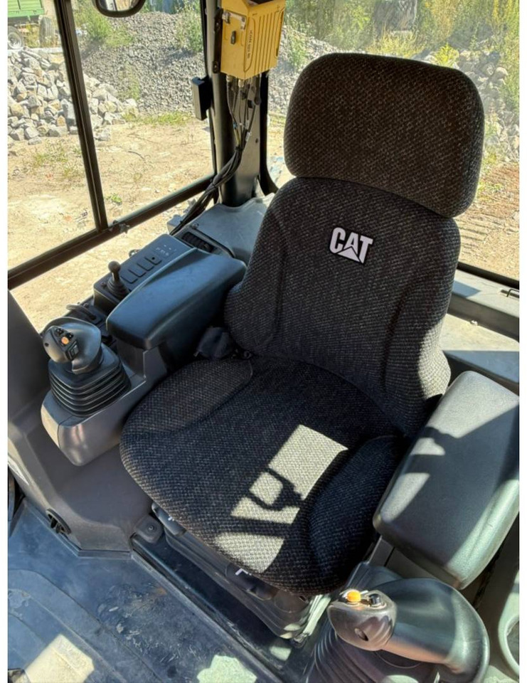 Buldožer CAT D6K2LGP: slika 8