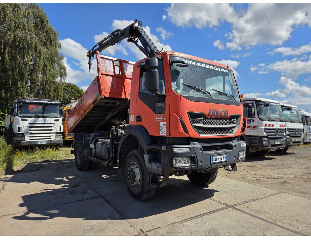 IVECO TRAKKER 330 AD190T33 4X4 TIPPER CRANE HIAB 099 ES-2 - Tovornjak prekucnik, Tovornjak z dvigalom: slika 2 IVECO TRAKKER 330 AD190T33 4X4 TIPPER CRANE HIAB 099 ES-2 - Tovornjak prekucnik, Tovornjak z dvigalom: slika 2