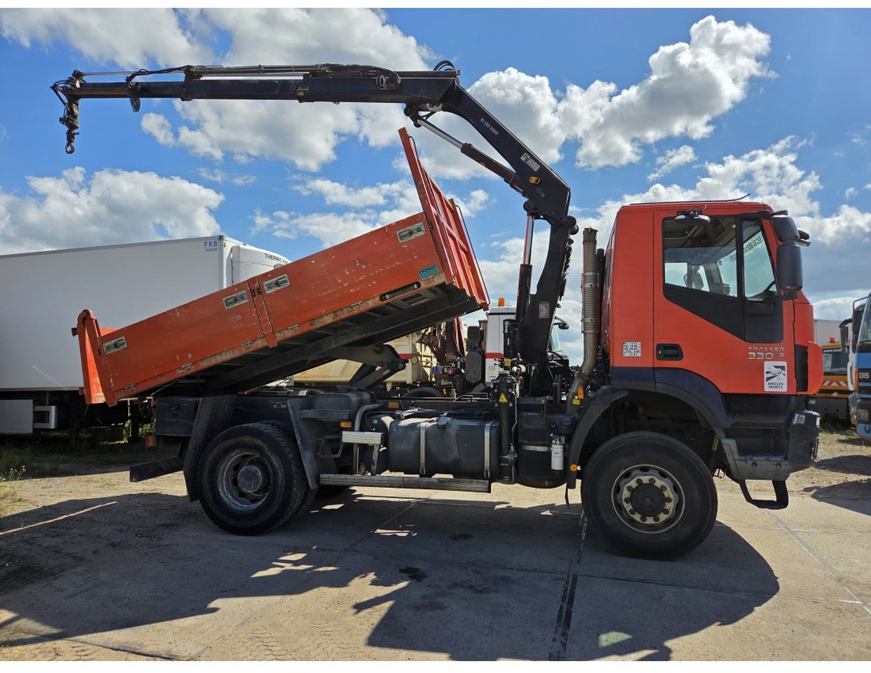 IVECO TRAKKER 330 AD190T33 4X4 TIPPER CRANE HIAB 099 ES-2 - Tovornjak prekucnik, Tovornjak z dvigalom: slika 3 IVECO TRAKKER 330 AD190T33 4X4 TIPPER CRANE HIAB 099 ES-2 - Tovornjak prekucnik, Tovornjak z dvigalom: slika 3