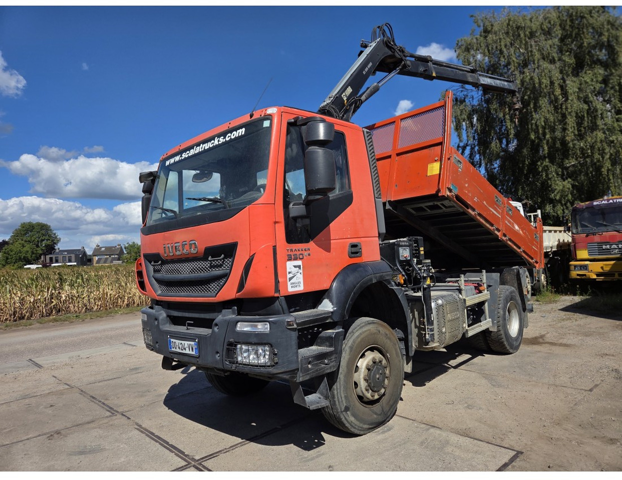 IVECO TRAKKER 330 AD190T33 4X4 TIPPER CRANE HIAB 099 ES-2 - Tovornjak prekucnik, Tovornjak z dvigalom: slika 1 IVECO TRAKKER 330 AD190T33 4X4 TIPPER CRANE HIAB 099 ES-2 - Tovornjak prekucnik, Tovornjak z dvigalom: slika 1