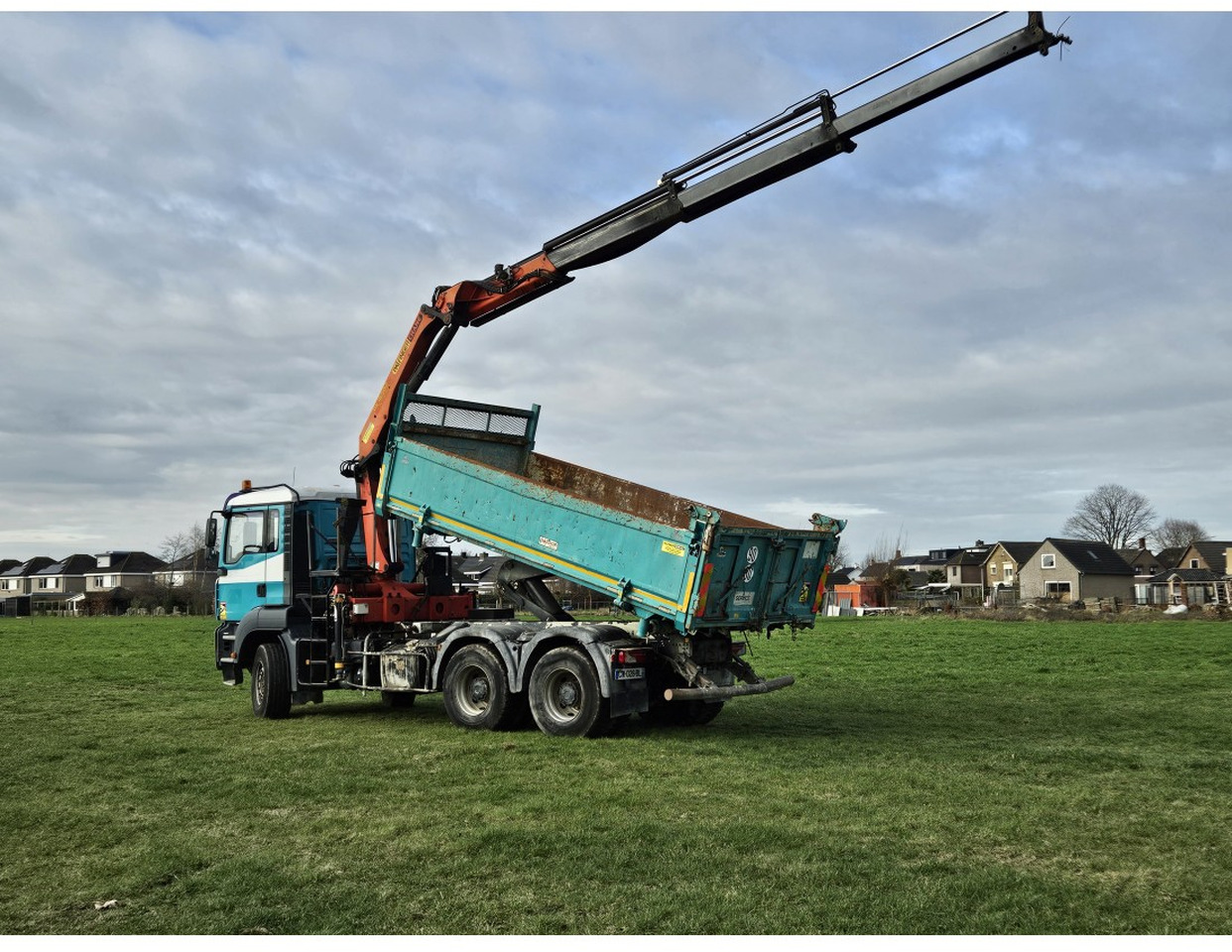 MAN TGA 33.360 TIPPER 3 SIDE CRANE PALFINGER 16502 *REMOTE CONTROL - Tovornjak prekucnik: slika 4 MAN TGA 33.360 TIPPER 3 SIDE CRANE PALFINGER 16502 *REMOTE CONTROL - Tovornjak prekucnik: slika 4