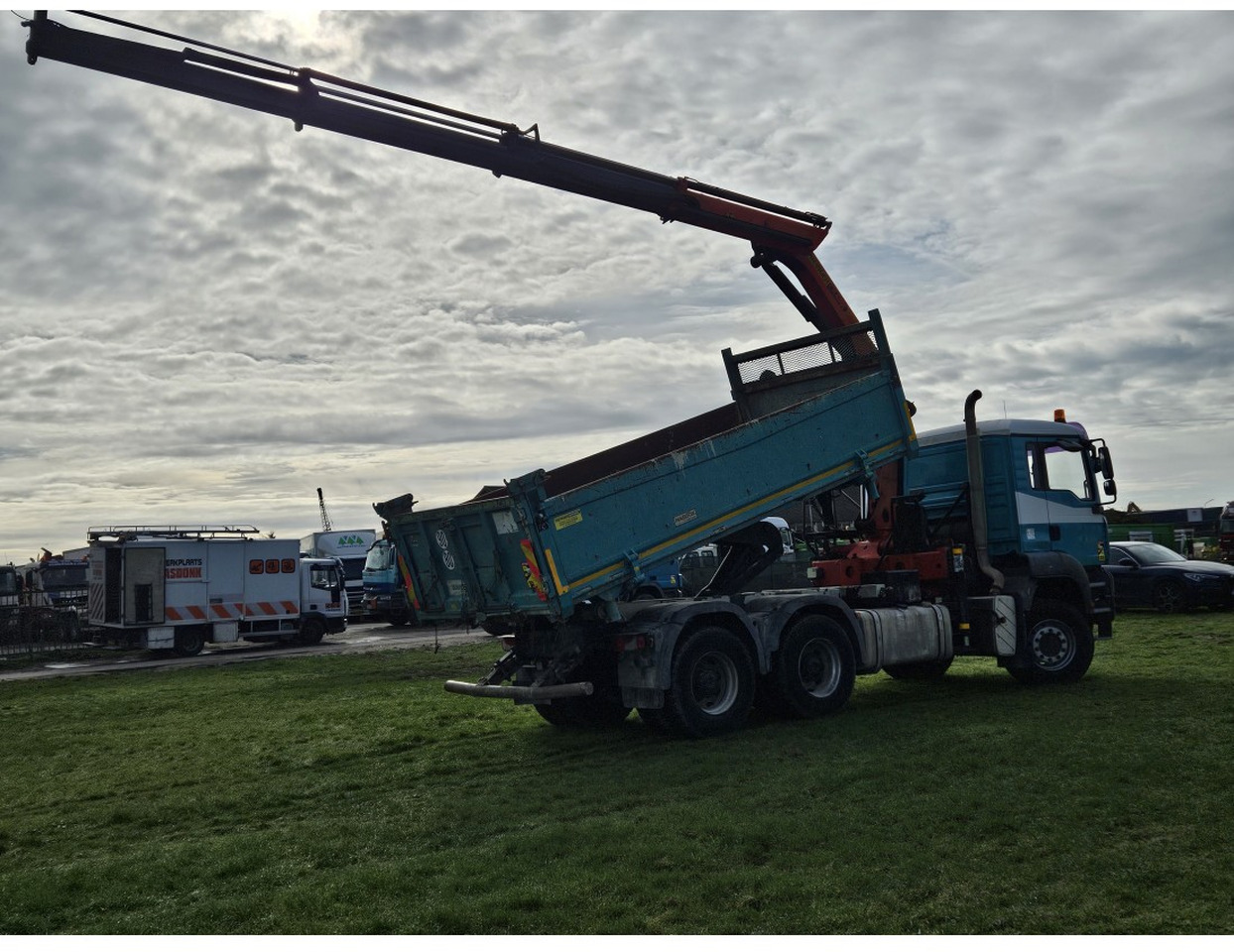 MAN TGA 33.360 TIPPER 3 SIDE CRANE PALFINGER 16502 *REMOTE CONTROL - Tovornjak prekucnik: slika 2 MAN TGA 33.360 TIPPER 3 SIDE CRANE PALFINGER 16502 *REMOTE CONTROL - Tovornjak prekucnik: slika 2