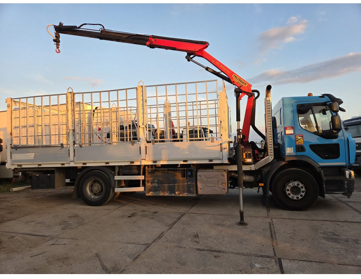 Renault C 280 4X2 Palfinger PK12002 EH Kran Crane Remote Control Automat flatbed truck - Tovornjak s kesonom, Tovornjak z dvigalom: slika 3 Renault C 280 4X2 Palfinger PK12002 EH Kran Crane Remote Control Automat flatbed truck - Tovornjak s kesonom, Tovornjak z dvigalom: slika 3