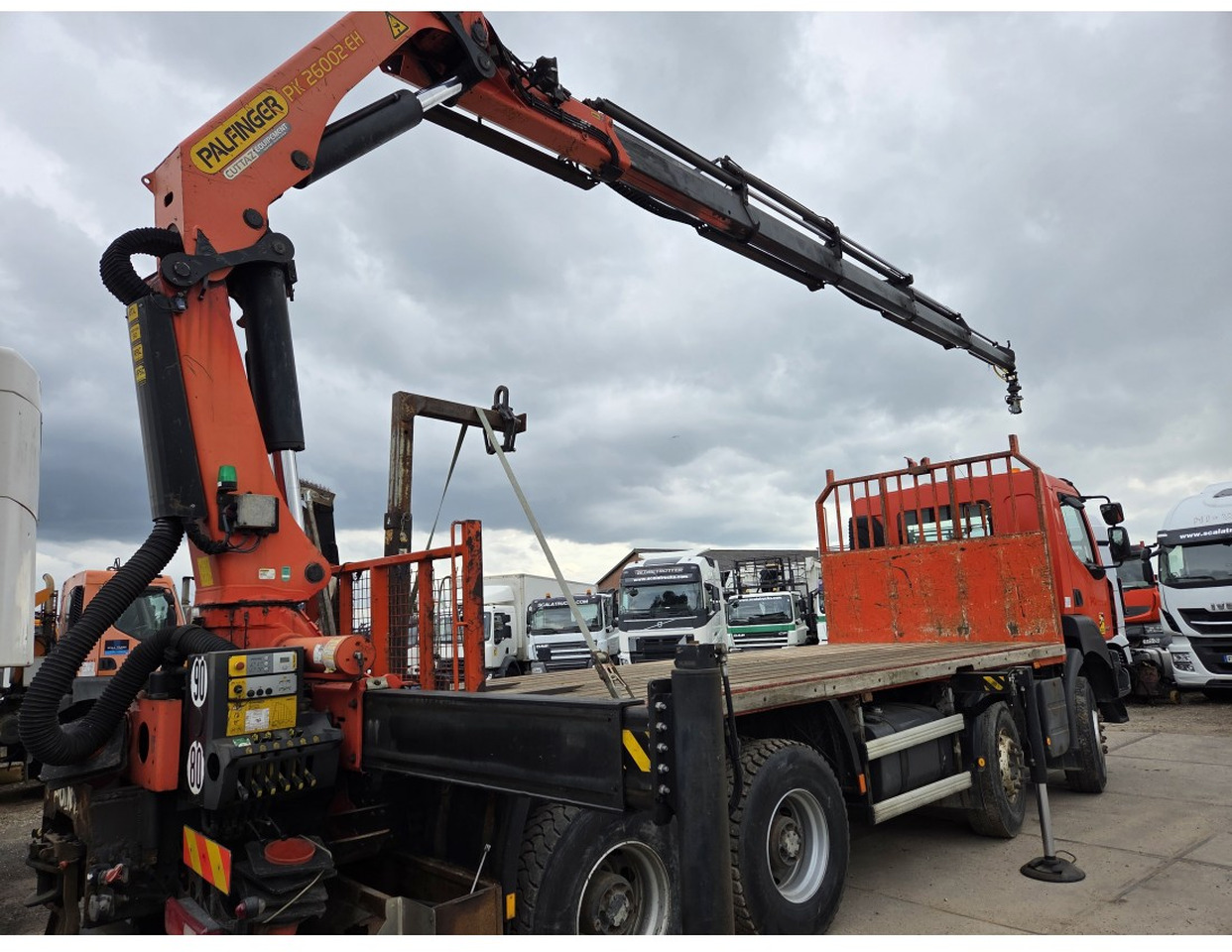 Renault Kerax 430 8X4 Flatbed Crane Palfinger PK26002EH 26 ton 5 Extensions *Retarder - Tovornjak s kesonom, Tovornjak z dvigalom: slika 2 Renault Kerax 430 8X4 Flatbed Crane Palfinger PK26002EH 26 ton 5 Extensions *Retarder - Tovornjak s kesonom, Tovornjak z dvigalom: slika 2