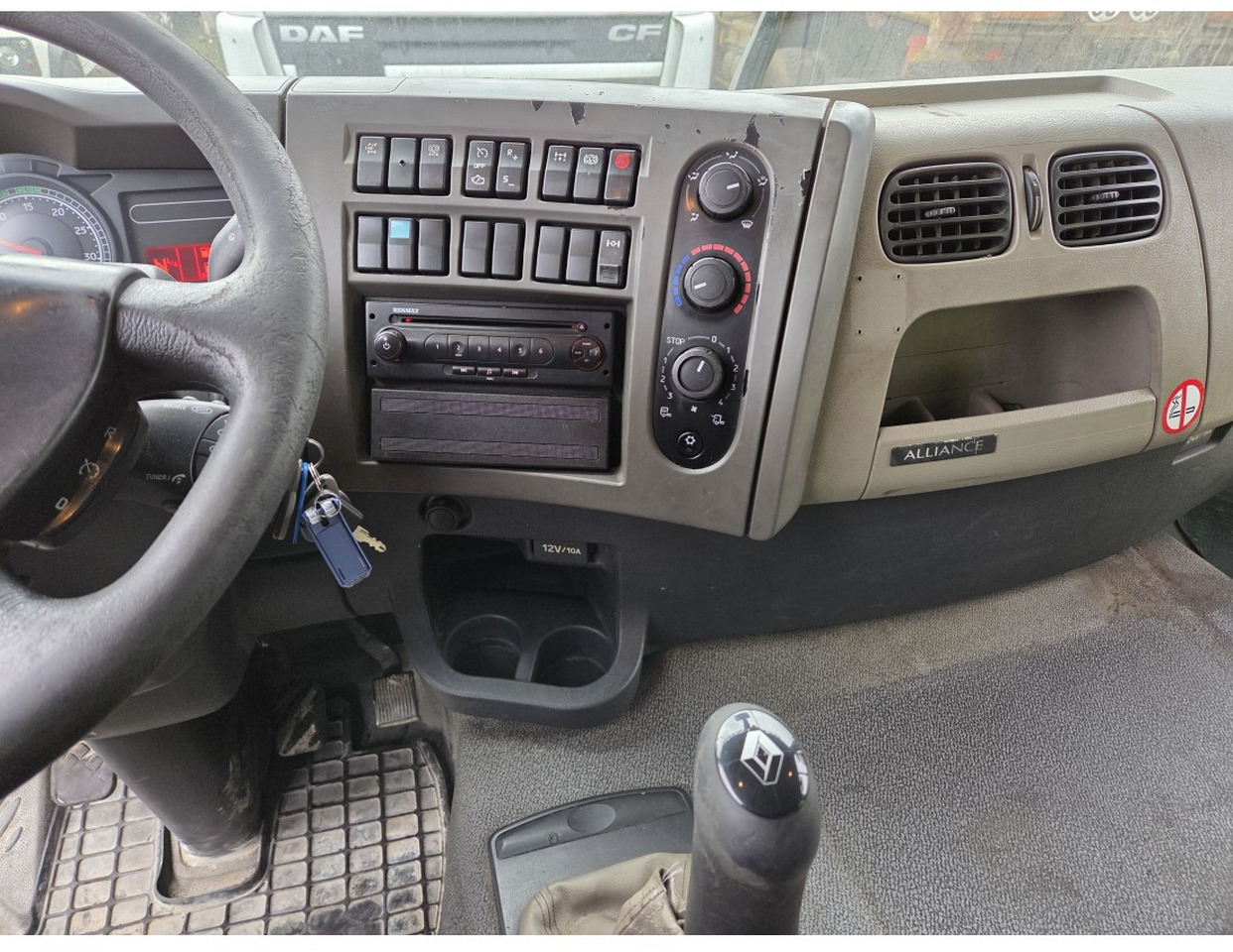 Tovornjak cisterna Renault Premium 340 6x2 Fuel Tank 18.540 L 3 compart Steering Axle Retarder Manual gearbox: slika 12