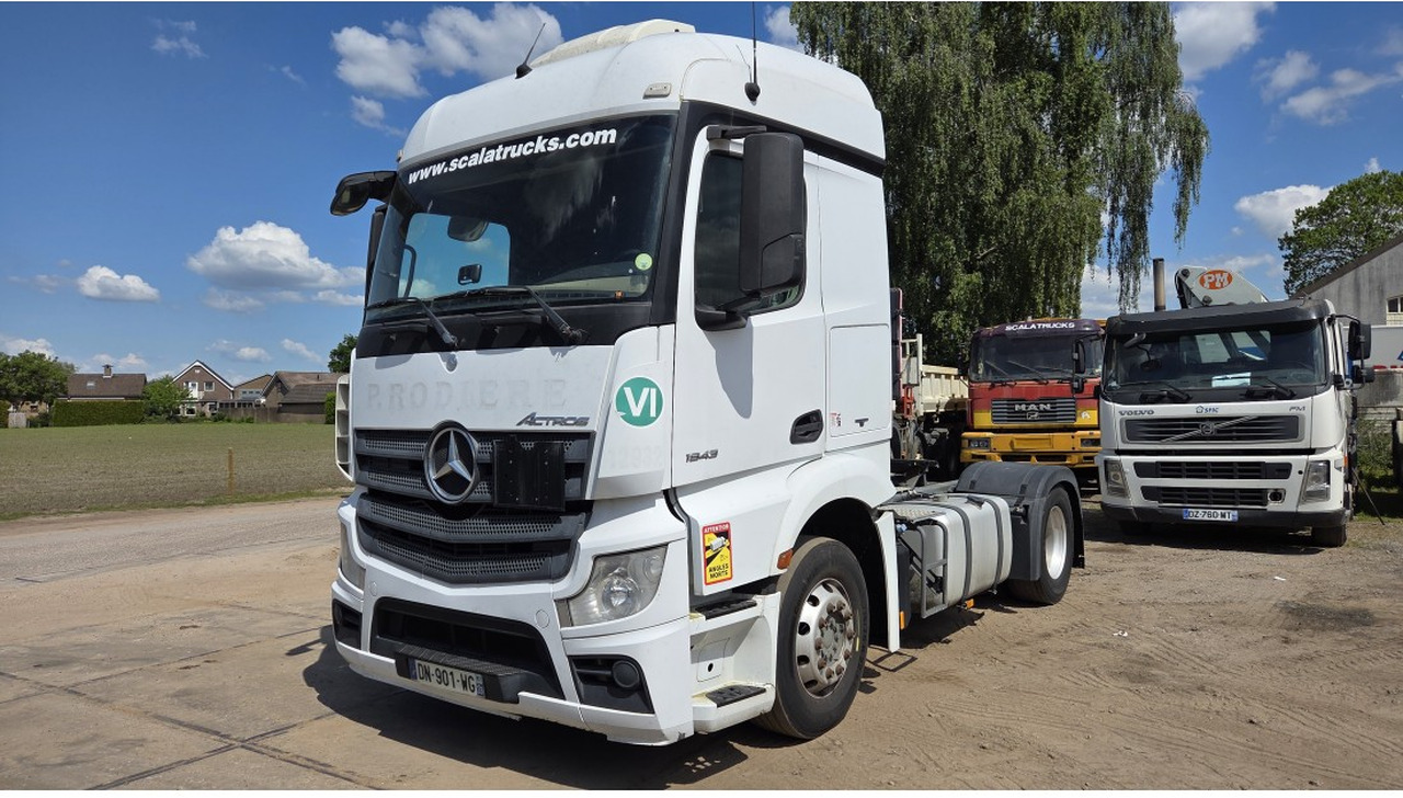 Mercedes Actros 1843 4X2 StreamSpace Retarder Parking Air conditioning PTO - Vlačilec: slika 1 Mercedes Actros 1843 4X2 StreamSpace Retarder Parking Air conditioning PTO - Vlačilec: slika 1