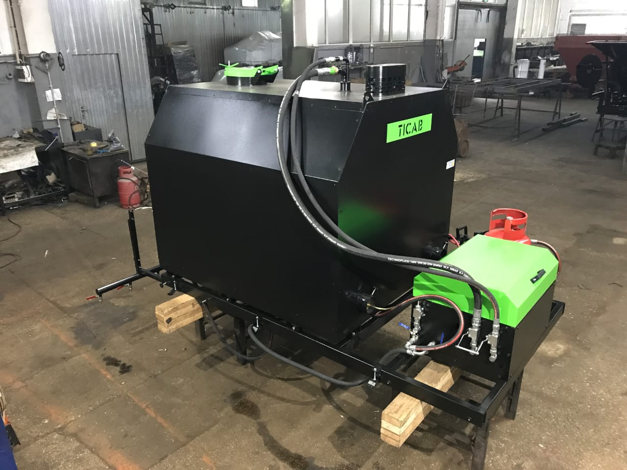 TICAB Manufacturer, Bitumen Sprayer, Asphalt Distributor, 2000L - Brizgalka za bitumen: slika 2 TICAB Manufacturer, Bitumen Sprayer, Asphalt Distributor, 2000L - Brizgalka za bitumen: slika 2