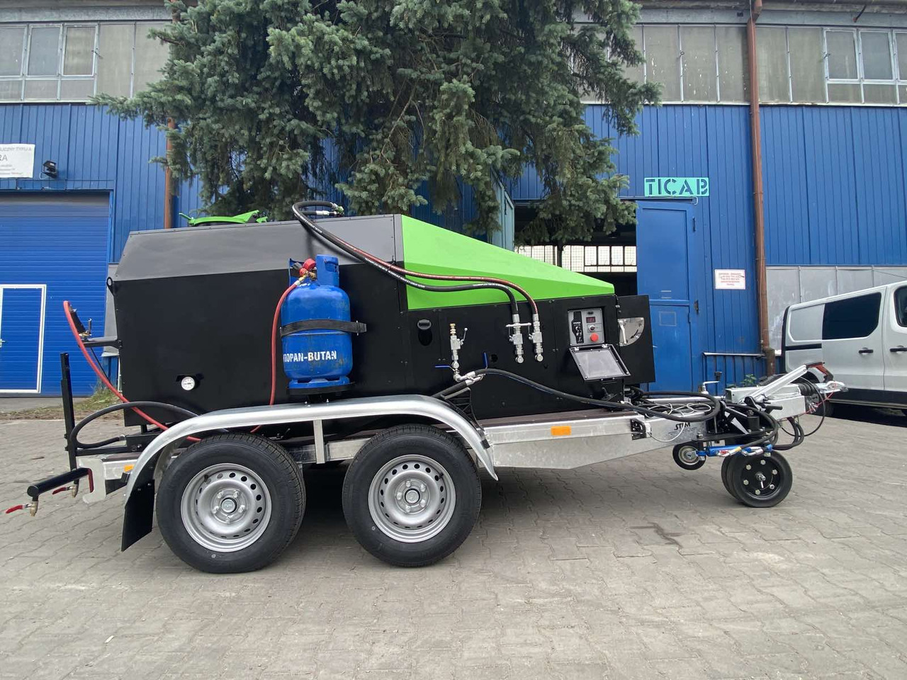 TICAB SelfPropelled Bitumen Emulsion Sprayer,1000L,Manufacturer - Brizgalka za bitumen: slika 1 TICAB SelfPropelled Bitumen Emulsion Sprayer,1000L,Manufacturer - Brizgalka za bitumen: slika 1