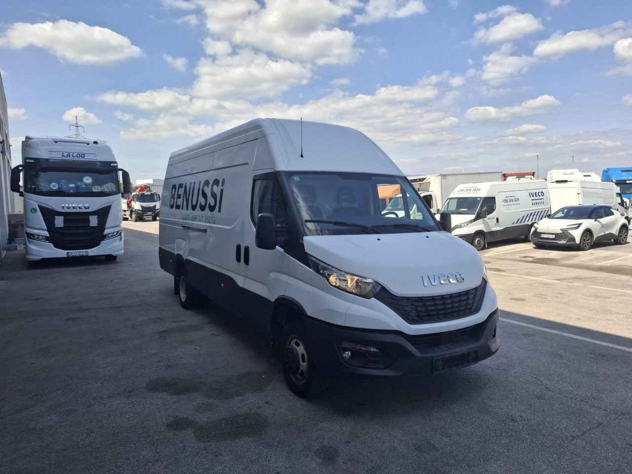 IVECO Daily 35C18H V - Potniški kombi: slika 2 IVECO Daily 35C18H V - Potniški kombi: slika 2