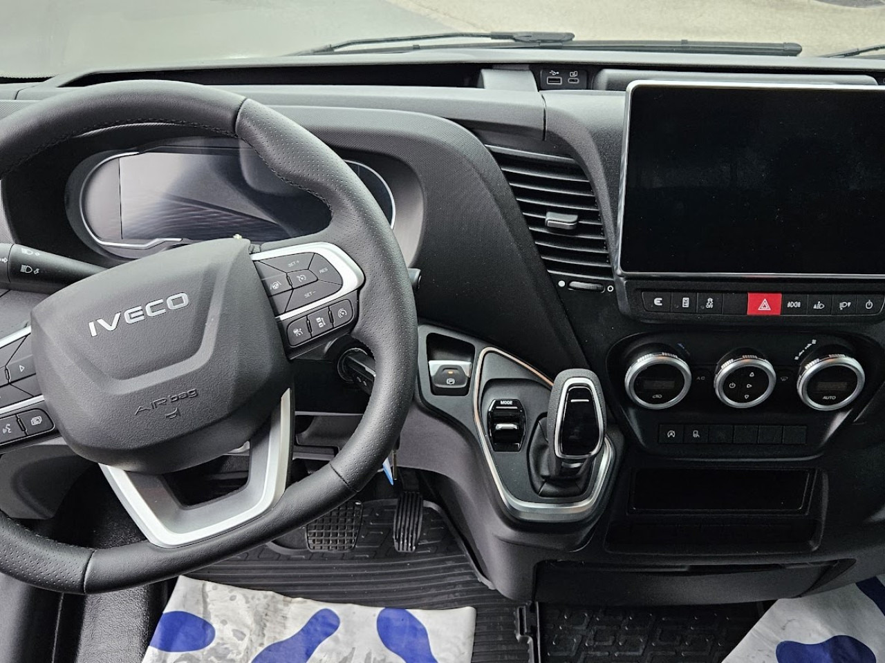 IVECO Daily 35S14A8 - Furgon: slika 5 IVECO Daily 35S14A8 - Furgon: slika 5