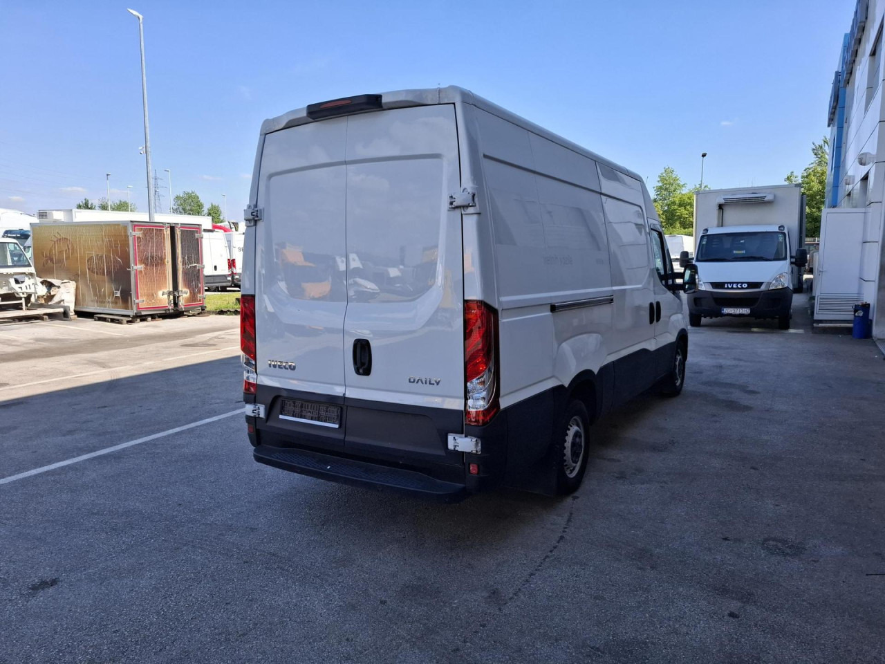 IVECO Daily 35S14V - Potniški kombi: slika 4 IVECO Daily 35S14V - Potniški kombi: slika 4