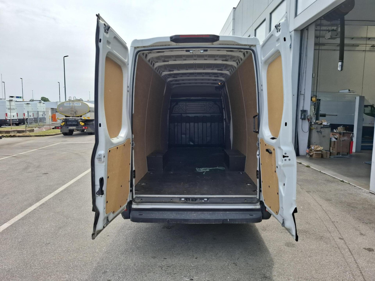 IVECO Daily 35S16V - Potniški kombi: slika 5 IVECO Daily 35S16V - Potniški kombi: slika 5