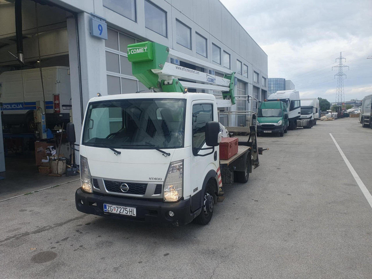 NISSAN Cabstar NT400 - Dvižna ploščad montirana na tovornjak: slika 1 NISSAN Cabstar NT400 - Dvižna ploščad montirana na tovornjak: slika 1