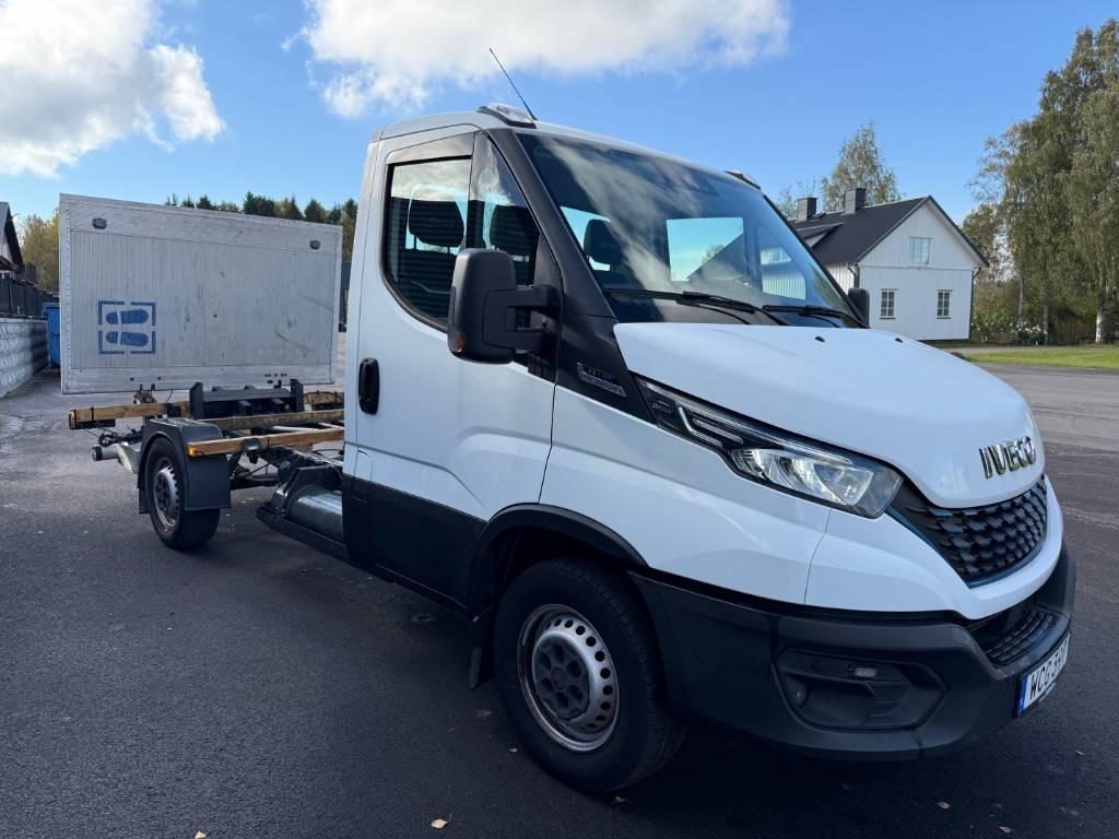 Iveco Daily 35 - NP Hi - Matic - Furgon: slika 2 Iveco Daily 35 - NP Hi - Matic - Furgon: slika 2