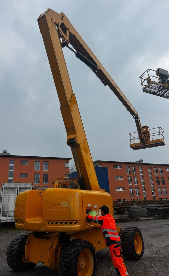 Genie Z-80/60, 24.4meter height - Dvižna ploščad montirana na tovornjak: slika 3 Genie Z-80/60, 24.4meter height - Dvižna ploščad montirana na tovornjak: slika 3