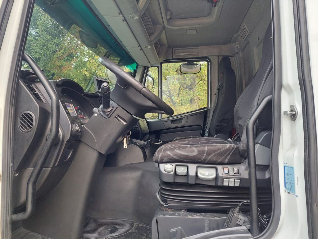 Interior photo 1: Tovornjak hladilnik Iveco 190S40 Stralis 4x2, Euro 6, Carrier Supra 1150 Iveco 190S40 Stralis 4x2, Euro 6, Carrier Supra 1150