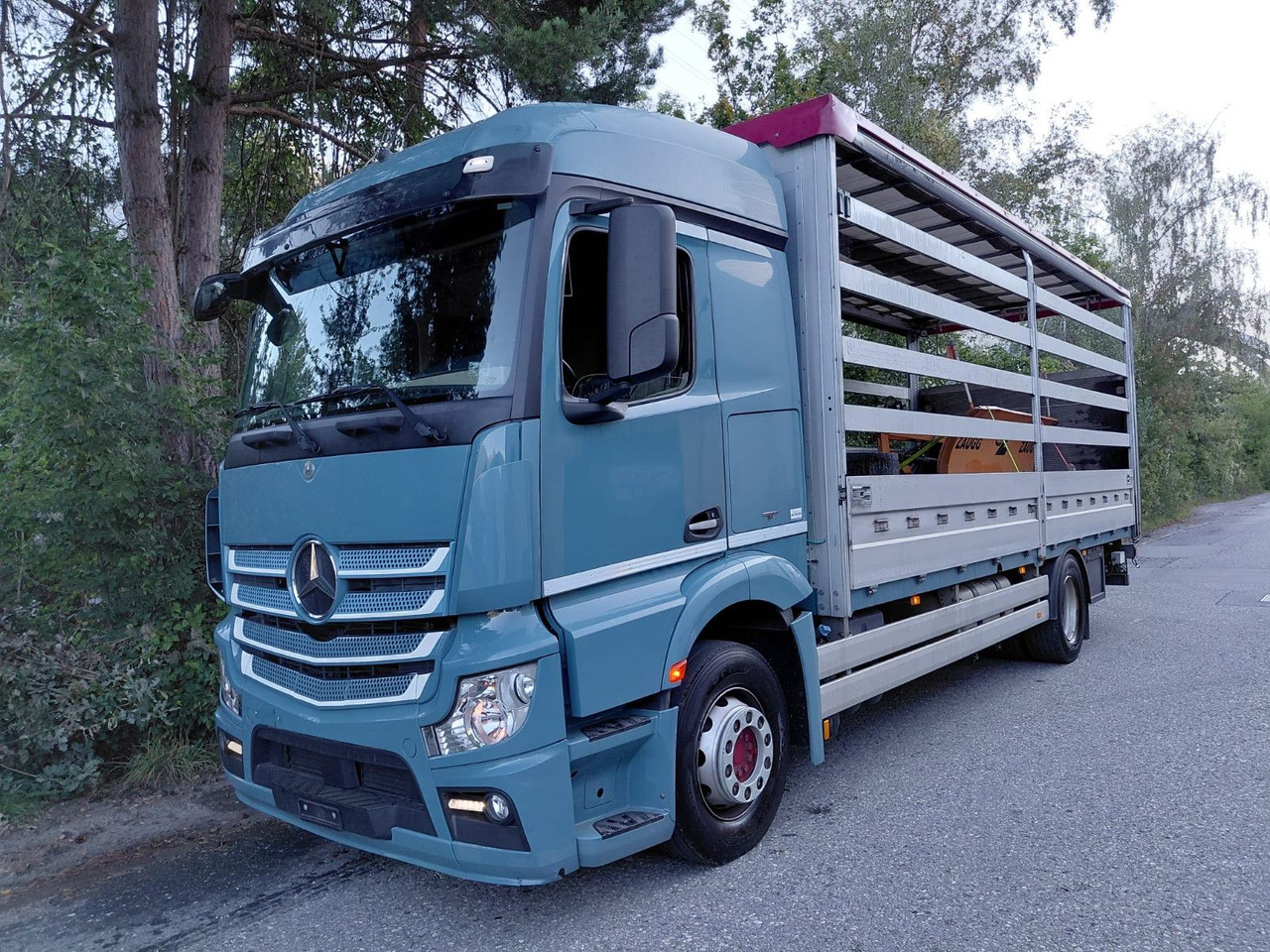 Mercedes-Benz Actros 1836 4x2, E6, Ladebordwand, Fahrschule - Tovornjak s ponjavo: slika 1 Mercedes-Benz Actros 1836 4x2, E6, Ladebordwand, Fahrschule - Tovornjak s ponjavo: slika 1