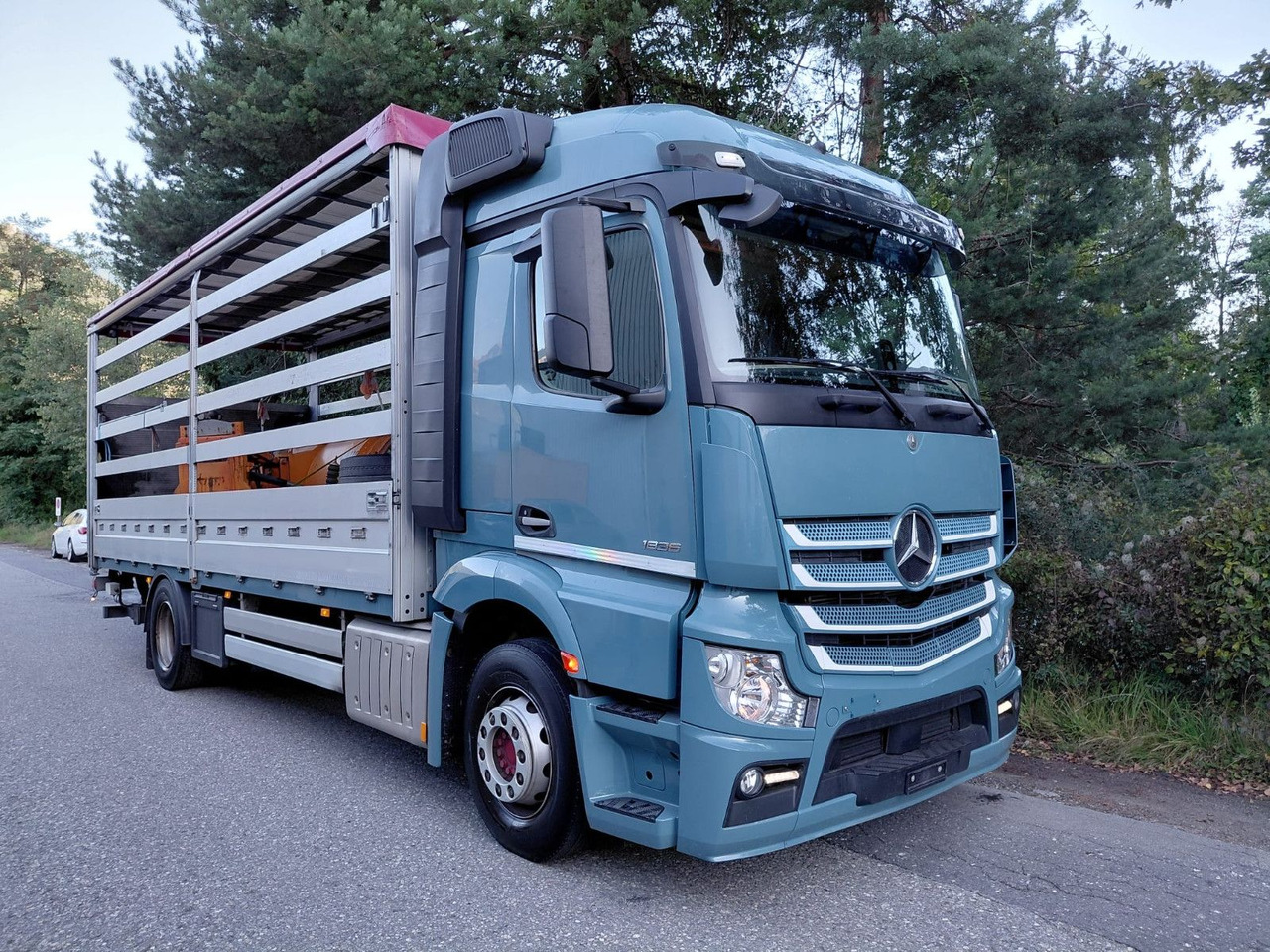 Mercedes-Benz Actros 1836 4x2, E6, Ladebordwand, Fahrschule - Tovornjak s ponjavo: slika 3 Mercedes-Benz Actros 1836 4x2, E6, Ladebordwand, Fahrschule - Tovornjak s ponjavo: slika 3