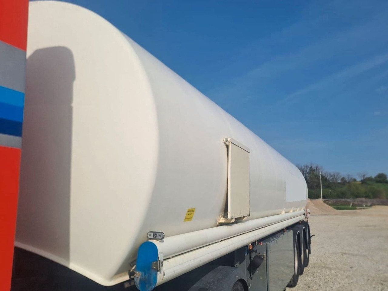 Schrader ADR, Treibstoff Diesel/Benzin, 4 Kammern, Sening Schrader ADR, Treibstoff Diesel/Benzin, 4 Kammern, Sening - Polprikolica cisterna: slika 2 Schrader ADR, Treibstoff Diesel/Benzin, 4 Kammern, Sening Schrader ADR, Treibstoff Diesel/Benzin, 4 Kammern, Sening - Polprikolica cisterna: slika 2