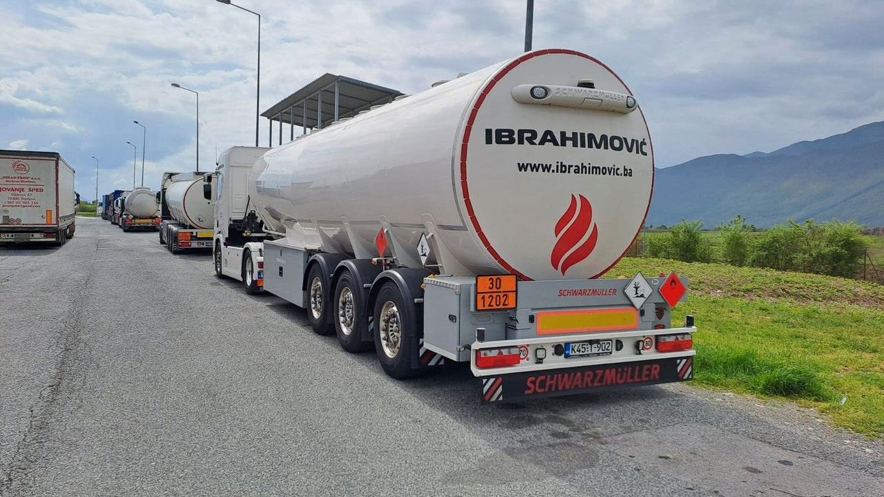 Schwarzmüller 4 Kammern, ADR, Treibstoff Fuel - Polprikolica cisterna: slika 2 Schwarzmüller 4 Kammern, ADR, Treibstoff Fuel - Polprikolica cisterna: slika 2