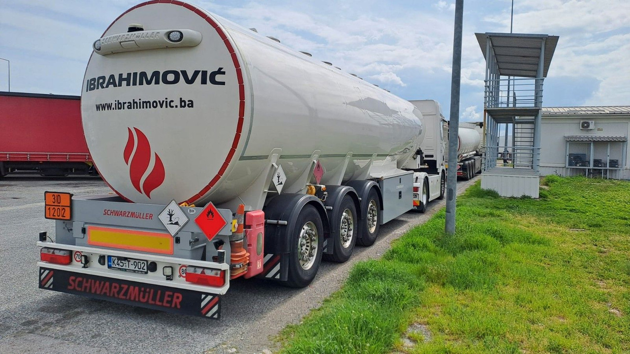 Schwarzmüller 4 Kammern, ADR, Treibstoff Fuel - Polprikolica cisterna: slika 1 Schwarzmüller 4 Kammern, ADR, Treibstoff Fuel - Polprikolica cisterna: slika 1