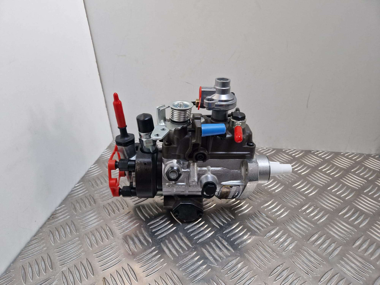 320/06934 12v Injection pump 9520A294G Delphi - Motor in deli za Gradbeni stroj: slika 1 320/06934 12v Injection pump 9520A294G Delphi - Motor in deli za Gradbeni stroj: slika 1