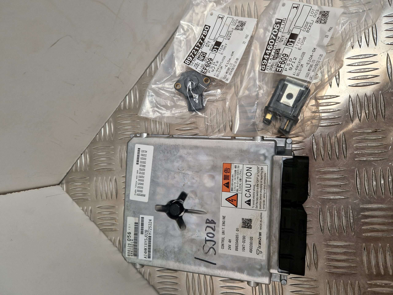 ISUZU ECU 4HK1 XYSJ02B 24V H725324 - Motor in deli za Gradbeni stroj: slika 1 ISUZU ECU 4HK1 XYSJ02B 24V H725324 - Motor in deli za Gradbeni stroj: slika 1