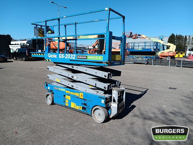 Genie GS2032 - Škarjasta dvižna ploščad: slika 1 Genie GS2032 - Škarjasta dvižna ploščad: slika 1