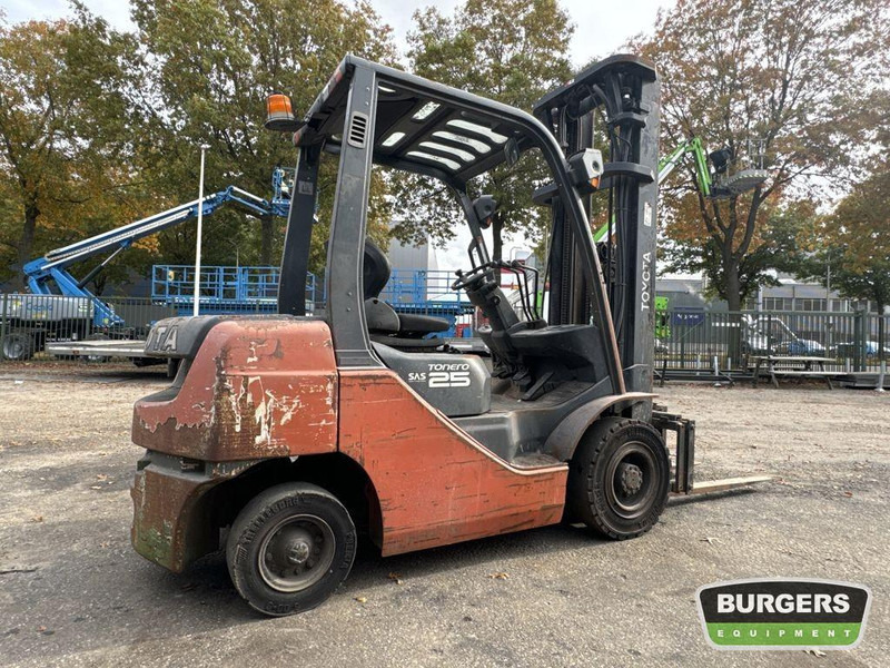 Toyota 8FDF25 - Diesel viličar: slika 4 Toyota 8FDF25 - Diesel viličar: slika 4