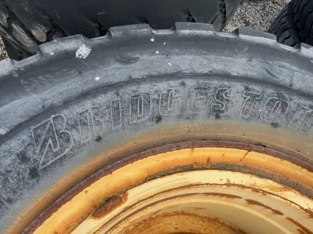 Bridgestone 775 /65 R29 Volvo L180 Wheels  - Kompletno kolo: slika 4 Bridgestone 775 /65 R29 Volvo L180 Wheels  - Kompletno kolo: slika 4