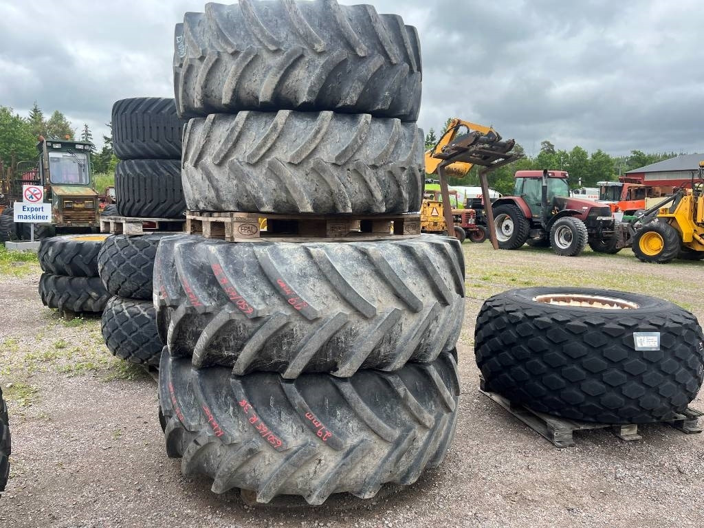 Kleber 650/65R38 540/65R28 till New Holland M160 - Guma za Kmetijski stroj: slika 1 Kleber 650/65R38 540/65R28 till New Holland M160 - Guma za Kmetijski stroj: slika 1
