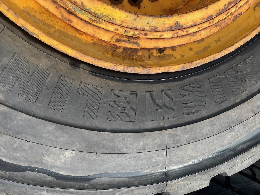 Michelin 800/65R29 XLD Volvo L150 L180 - Kompletno kolo: slika 3 Michelin 800/65R29 XLD Volvo L150 L180 - Kompletno kolo: slika 3