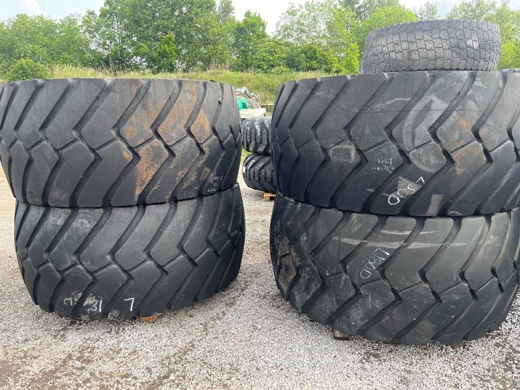 Michelin 800/65R29 XLD Volvo L150 L180 - Kompletno kolo: slika 1 Michelin 800/65R29 XLD Volvo L150 L180 - Kompletno kolo: slika 1